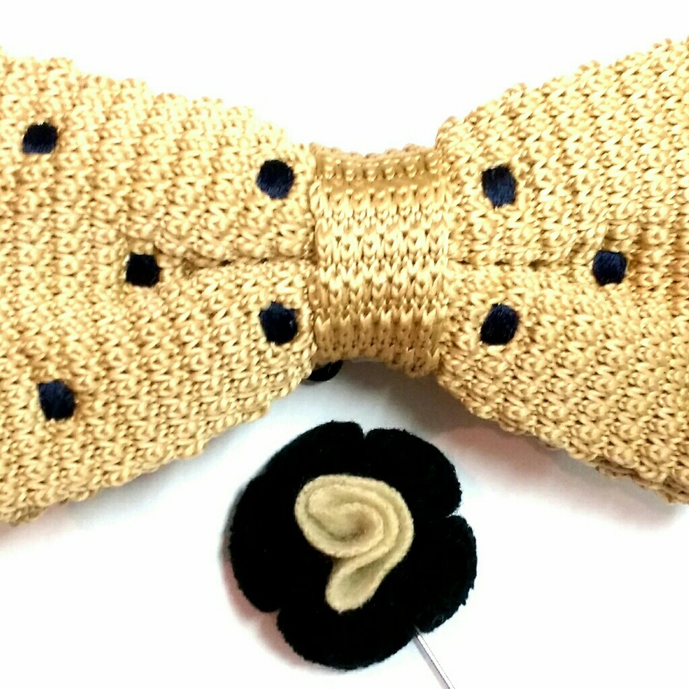 Exclusive Knit Bow w Lapel Accent